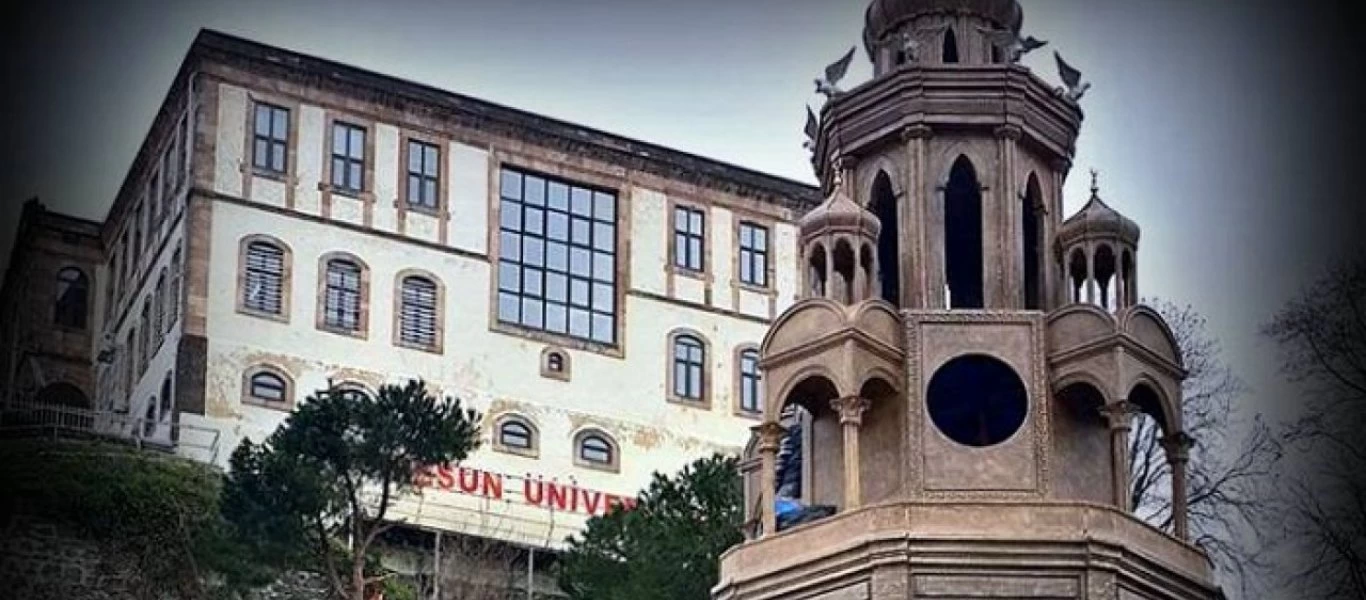  Τουρκία: Αποσύρθηκε & καταστράφηκε πιστό αντίγραφο του καμπαναριού της Κερασούντας (φώτο)